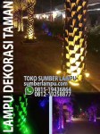 lampu sorot taman pohon